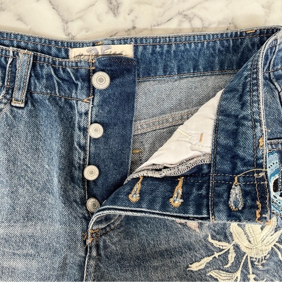 We the Free you’re my butterfly embroidered denim cutoff shorts size 25 - Picture 6 of 11